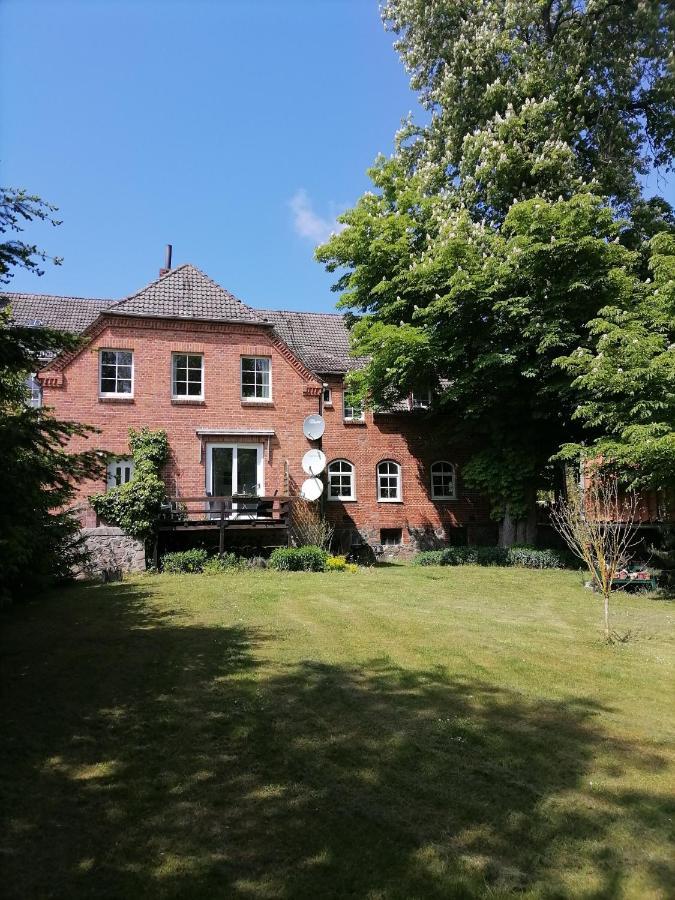Gutshaus Daemelow Tussen Schwerin En Wismar Екстериор снимка