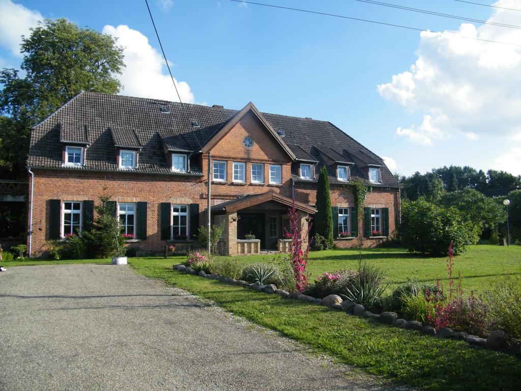 Gutshaus Daemelow Tussen Schwerin En Wismar Екстериор снимка