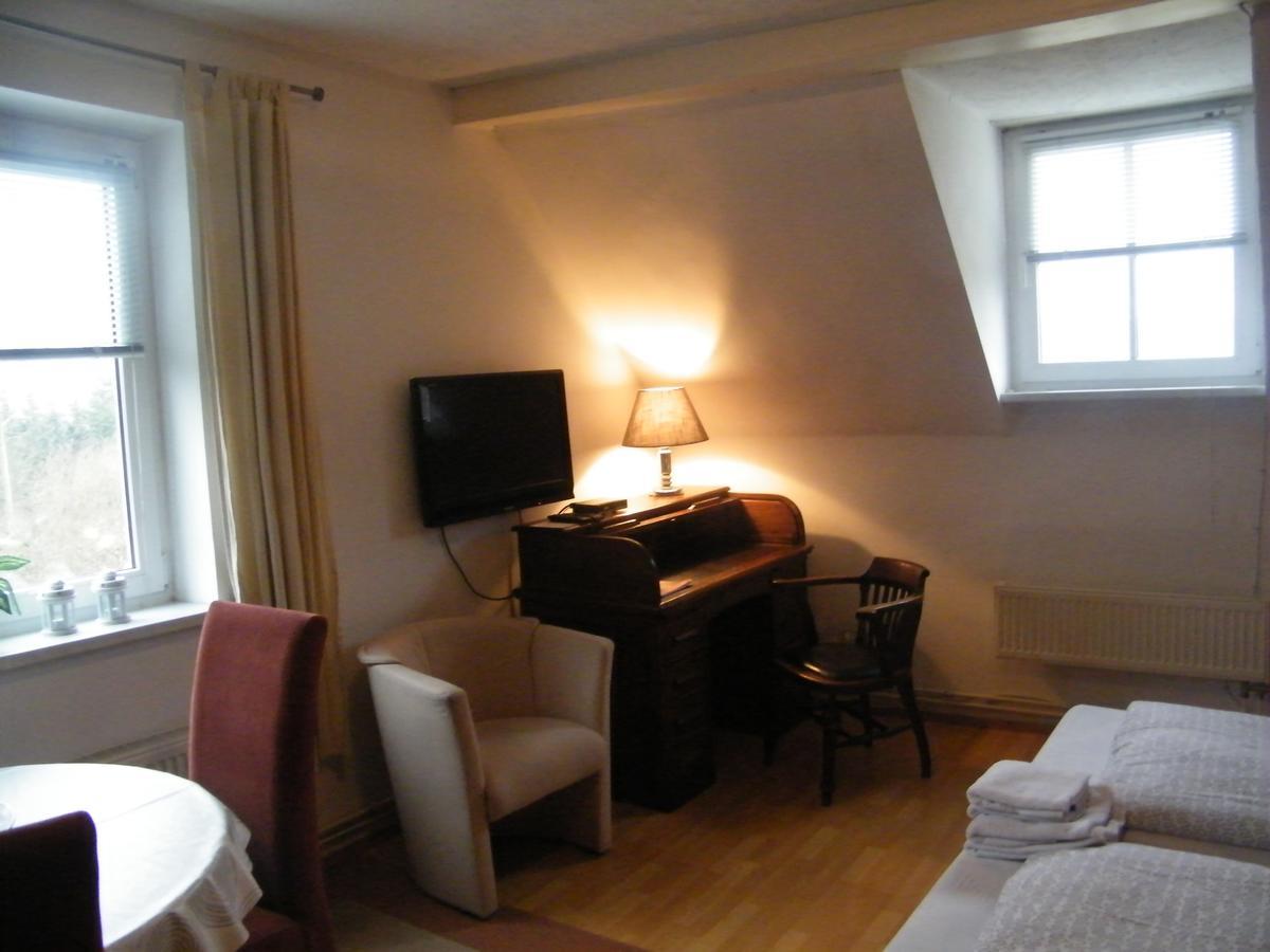 Gutshaus Daemelow Tussen Schwerin En Wismar Екстериор снимка